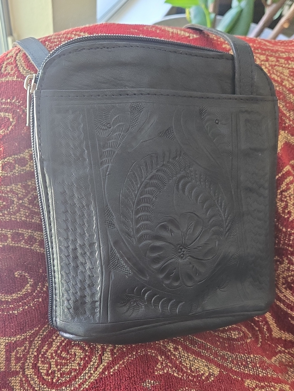 Beautiful Leather Crossbody Purse 🖤🌸